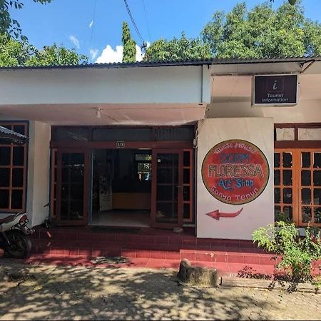 Guest House Dorm Floressa เมาเมเร ภายนอก รูปภาพ