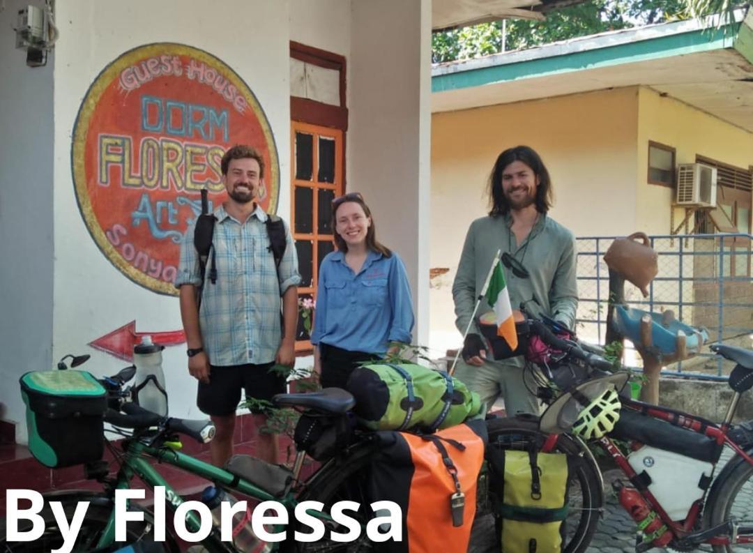 Guest House Dorm Floressa เมาเมเร ภายนอก รูปภาพ